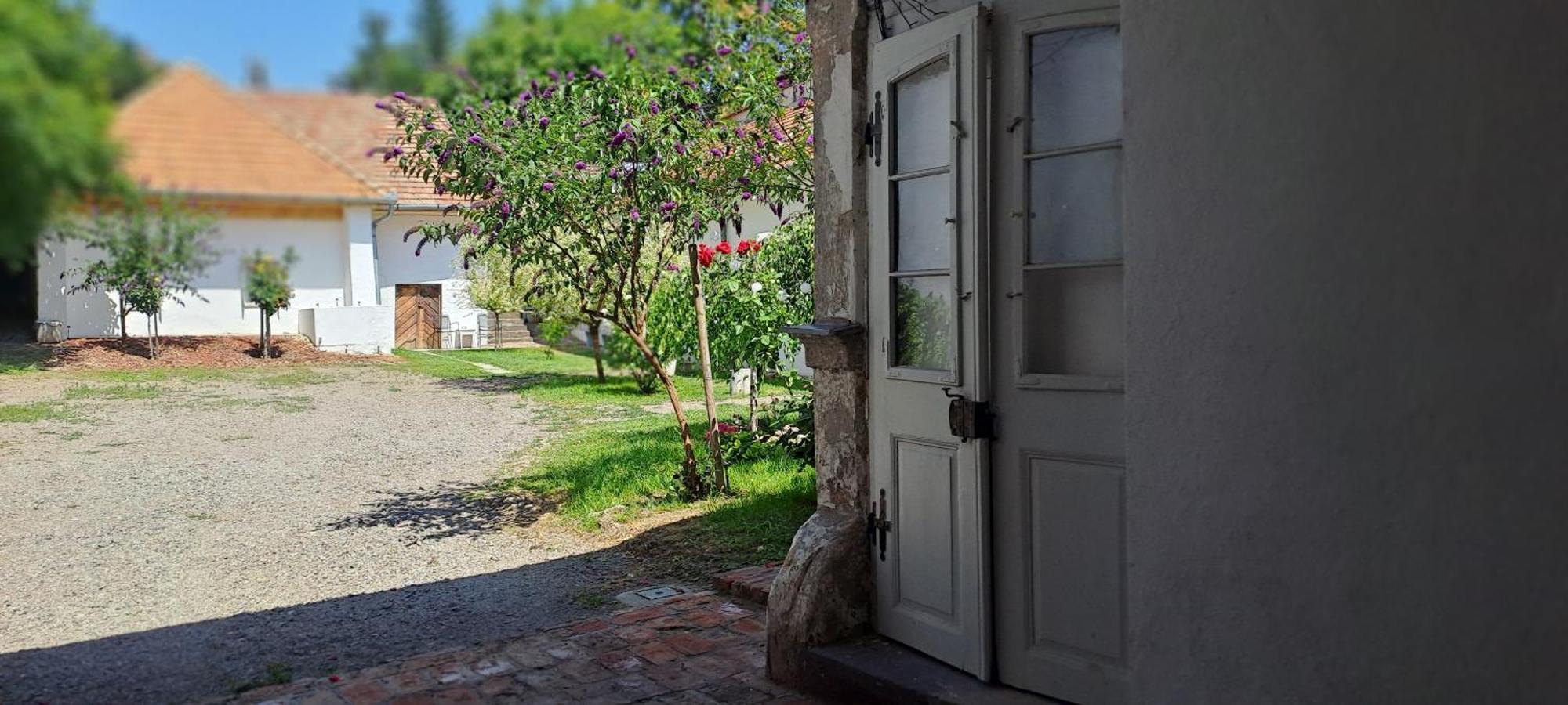 Plitzner Belvarosi Apartmanhaz Eger Buitenkant foto