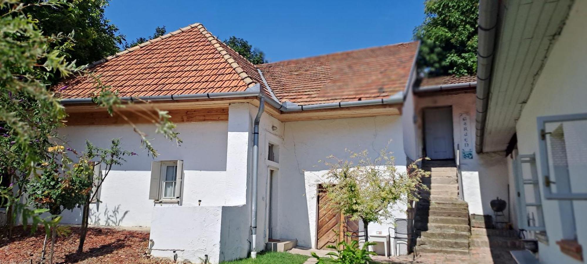 Plitzner Belvarosi Apartmanhaz Eger Buitenkant foto