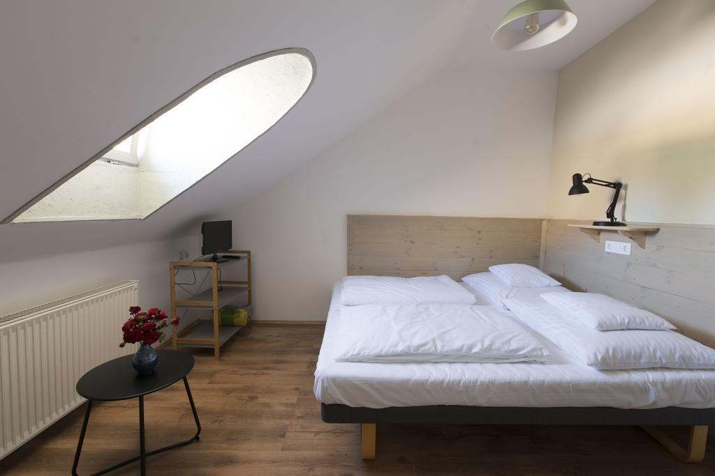 Plitzner Belvarosi Apartmanhaz Eger Buitenkant foto