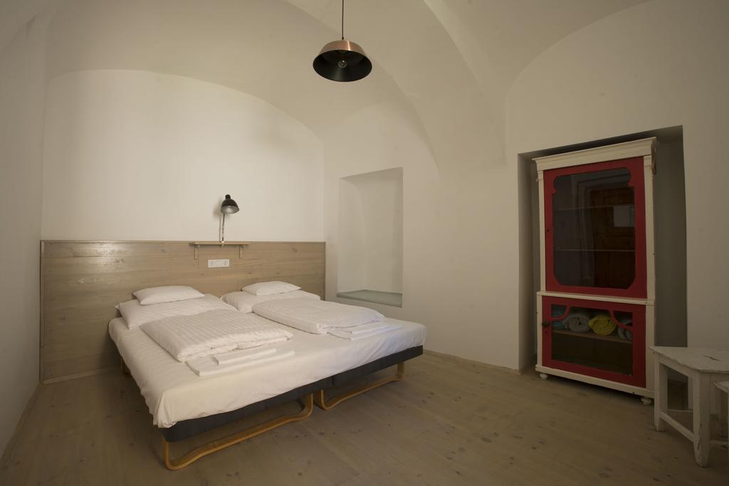 Plitzner Belvarosi Apartmanhaz Eger Buitenkant foto