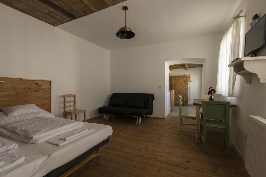 Plitzner Belvarosi Apartmanhaz Eger Buitenkant foto
