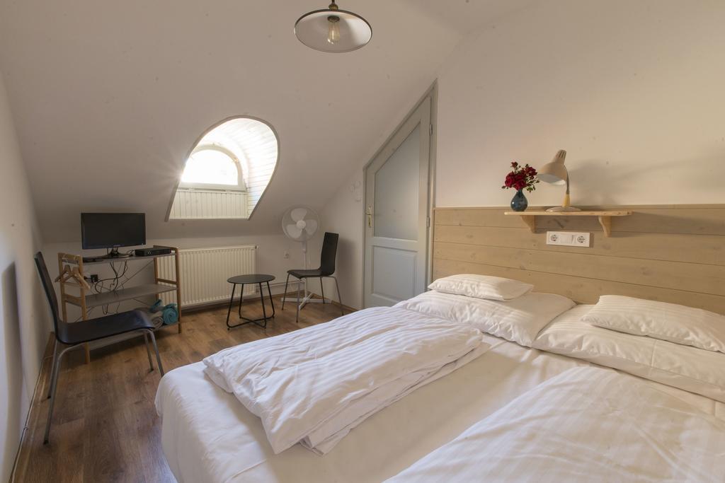 Plitzner Belvarosi Apartmanhaz Eger Buitenkant foto
